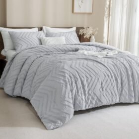 THEATERCRAFT Queen Comforter Set Beige Comforters